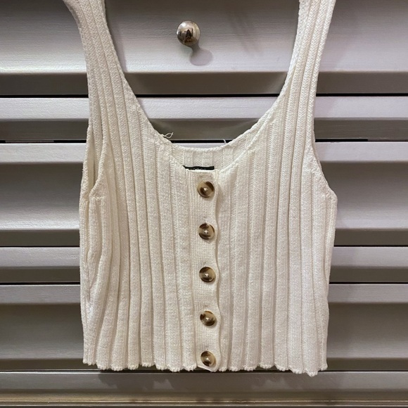 ⚡️5 for $35 SALE⚡️ Button Detail Sweater Tank - Picture 5 of 5